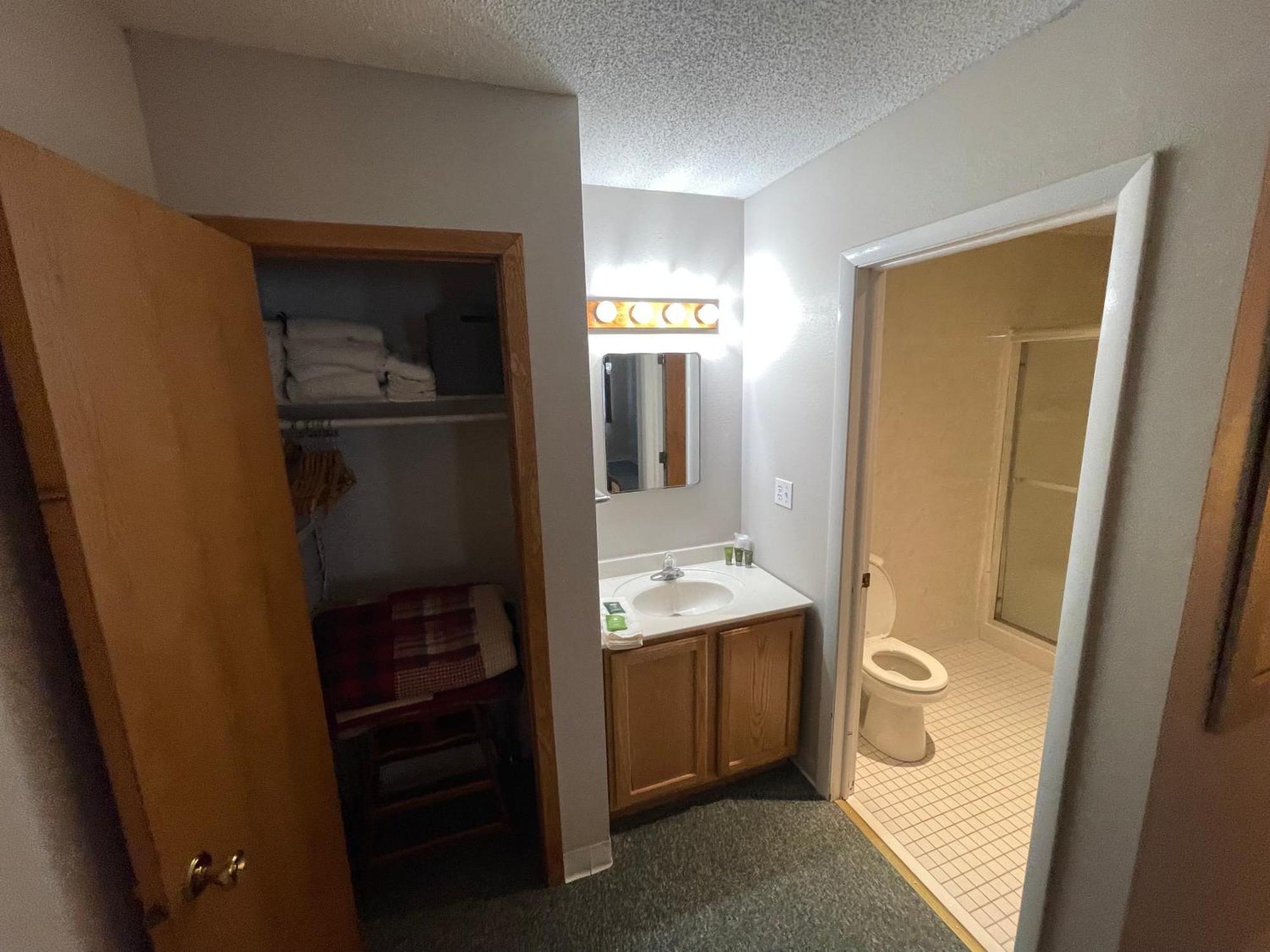 Trails Inn Quadna Mountain Motel & Rv Park Hill City Zimmer foto